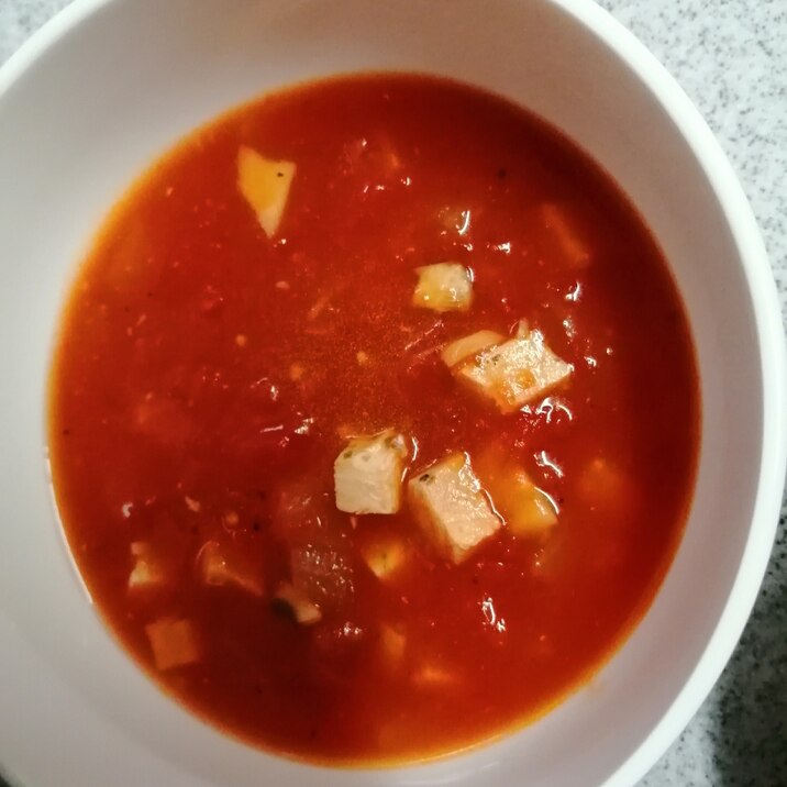 ソーセージ入りトマトスープ